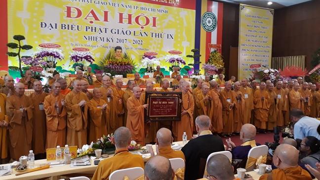 Thêm 1 tỷ đồng cho Quỹ Vì người nghèo Them 1 ty dong cho Quy Vi nguoi ngheo