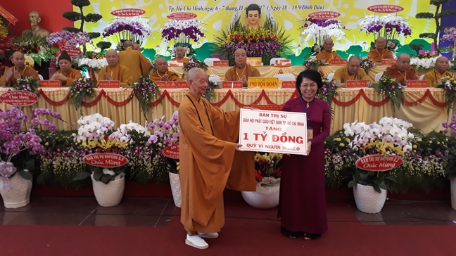 Thêm 1 tỷ đồng cho Quỹ Vì người nghèo Them 1 ty dong cho Quy Vi nguoi ngheo
