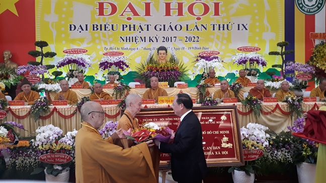 Thêm 1 tỷ đồng cho Quỹ Vì người nghèo Them 1 ty dong cho Quy Vi nguoi ngheo