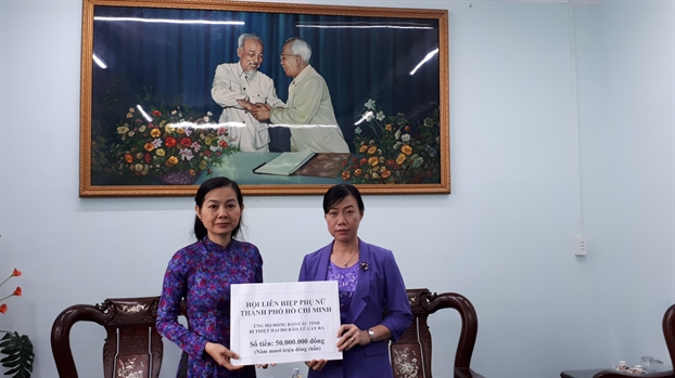 Hội LHPN TP.HCM ủng hộ 100 triệu đồng cho người dân bị ảnh hưởng cơn bão số 12 Hoi LHPN TP.HCM ung ho 100 trieu dong cho nguoi dan bi anh huong con bao so 12