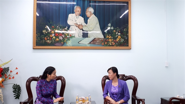 Hội LHPN TP.HCM ủng hộ 100 triệu đồng cho người dân bị ảnh hưởng cơn bão số 12 Hoi LHPN TP.HCM ung ho 100 trieu dong cho nguoi dan bi anh huong con bao so 12