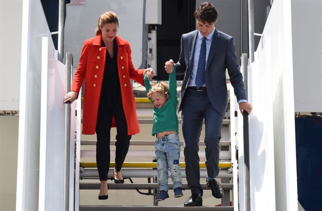 Thời trang đơn giản, đẹp 'ngất ngây' của vợ chồng Thủ tướng Canada Justin Trudeau Thoi trang don gian, dep 'ngat ngay' cua vo chong Thu tuong Canada Justin Trudeau