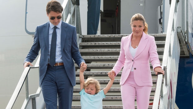 Thời trang đơn giản, đẹp 'ngất ngây' của vợ chồng Thủ tướng Canada Justin Trudeau Thoi trang don gian, dep 'ngat ngay' cua vo chong Thu tuong Canada Justin Trudeau