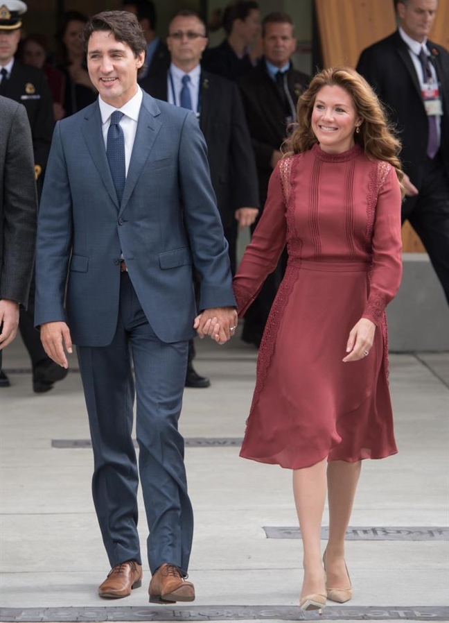 Thời trang đơn giản, đẹp 'ngất ngây' của vợ chồng Thủ tướng Canada Justin Trudeau Thoi trang don gian, dep 'ngat ngay' cua vo chong Thu tuong Canada Justin Trudeau