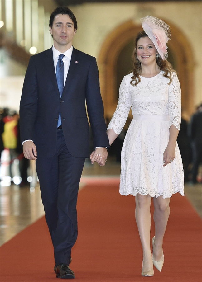 Thời trang đơn giản, đẹp 'ngất ngây' của vợ chồng Thủ tướng Canada Justin Trudeau Thoi trang don gian, dep 'ngat ngay' cua vo chong Thu tuong Canada Justin Trudeau