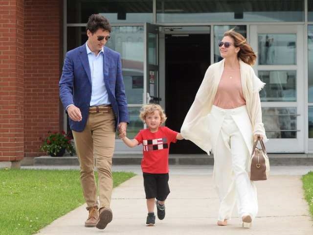 Thời trang đơn giản, đẹp 'ngất ngây' của vợ chồng Thủ tướng Canada Justin Trudeau Thoi trang don gian, dep 'ngat ngay' cua vo chong Thu tuong Canada Justin Trudeau