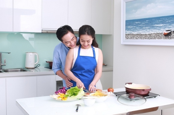 Luộc trứng cũng không biết, lấy chồng có hạnh phúc không? Luoc trung cung khong biet, lay chong co hanh phuc khong?
