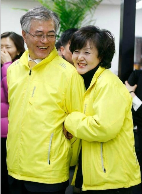 Phu nhân Tổng thống Hàn Quốc Moon Jae In giản dị, thanh lịch khi dự APEC 2017 Phu nhan Tong thong Han Quoc Moon Jae In gian di, thanh lich khi du APEC 2017