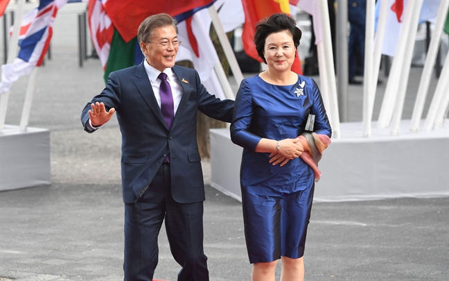 Phu nhân Tổng thống Hàn Quốc Moon Jae In giản dị, thanh lịch khi dự APEC 2017 Phu nhan Tong thong Han Quoc Moon Jae In gian di, thanh lich khi du APEC 2017
