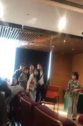 Giáo viên mẫu giáo gây phẫn nộ vì bạo hành học sinh Giao vien mau giao gay phan no vi bao hanh hoc sinh