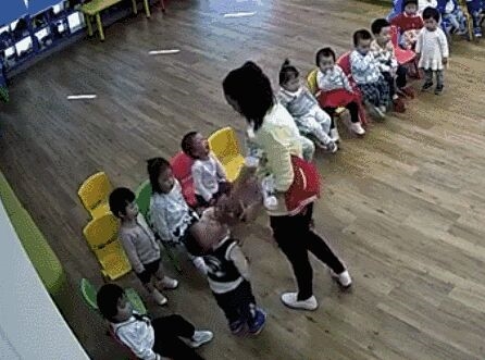 Giáo viên mẫu giáo gây phẫn nộ vì bạo hành học sinh Giao vien mau giao gay phan no vi bao hanh hoc sinh