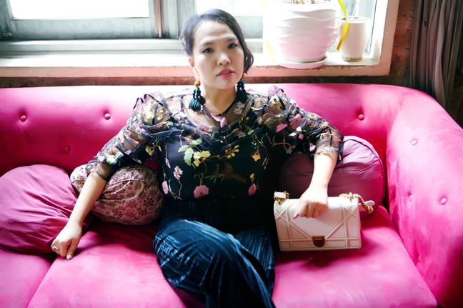 Huyền Mihoo: 'Danh hão chỉ cần có chiêu trò, còn danh tiếng thì phải dùng chiến lược' Huyen Mihoo: 'Danh hao chi can co chieu tro, con danh tieng thi phai dung chien luoc'