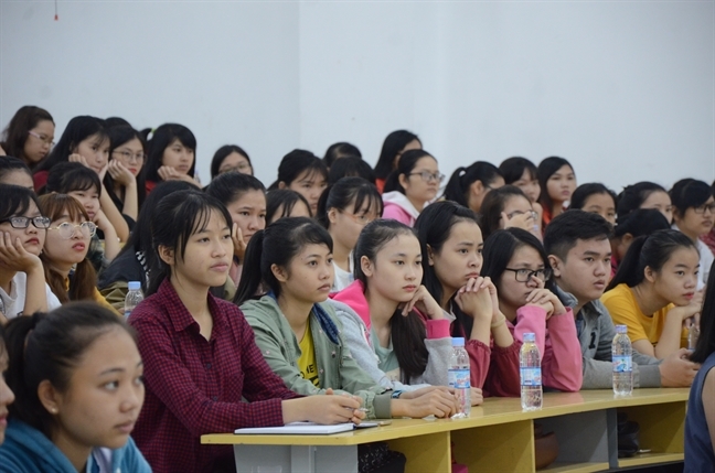 Bác sĩ sản tiếc cho cô gái trẻ bỗng làm mẹ khi tương lai đang rộng mở Bac si san tiec cho co gai tre bong lam me khi tuong lai dang rong mo