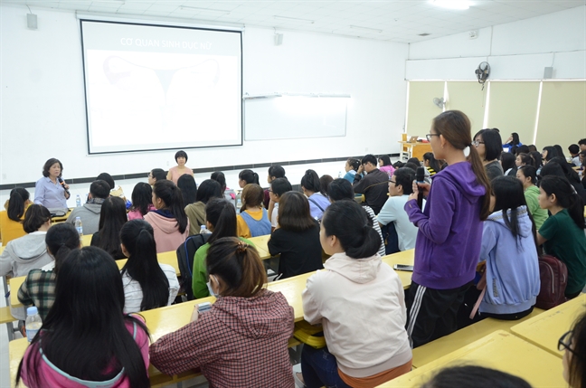 Bác sĩ sản tiếc cho cô gái trẻ bỗng làm mẹ khi tương lai đang rộng mở Bac si san tiec cho co gai tre bong lam me khi tuong lai dang rong mo