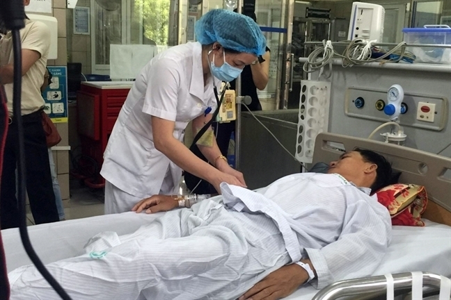 Vụ chạy thận ở Hòa Bình: Gia đình bệnh nhân đòi 2 tỷ, bệnh viện 'xin' hóa đơn đỏ Vu chay than o Hoa Binh: Gia dinh benh nhan doi 2 ty, benh vien 'xin' hoa don do
