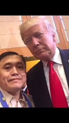 Trợ lý Tổng thống Philippines nghiện ‘selfie’ cùng các chính khách thế giới Tro ly Tong thong Philippines nghien ‘selfie’ cung cac chinh khach the gioi