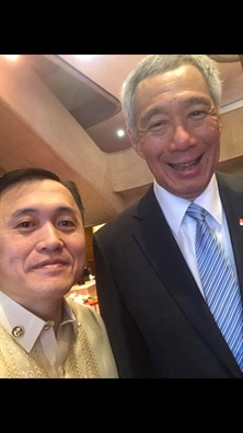 Trợ lý Tổng thống Philippines nghiện ‘selfie’ cùng các chính khách thế giới Tro ly Tong thong Philippines nghien ‘selfie’ cung cac chinh khach the gioi