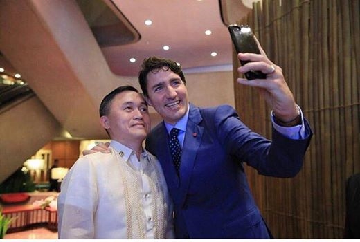Trợ lý Tổng thống Philippines nghiện ‘selfie’ cùng các chính khách thế giới Tro ly Tong thong Philippines nghien ‘selfie’ cung cac chinh khach the gioi