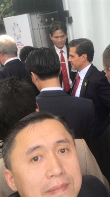 Trợ lý Tổng thống Philippines nghiện ‘selfie’ cùng các chính khách thế giới Tro ly Tong thong Philippines nghien ‘selfie’ cung cac chinh khach the gioi