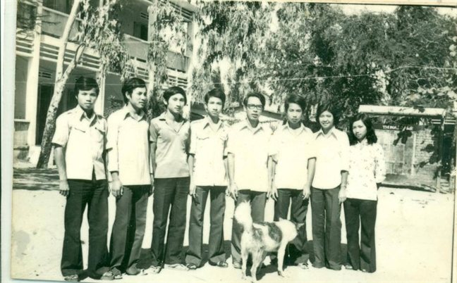 Nhà giáo ưu tú Trương Tham: Mong manh một thoáng hương quỳnh... Nha giao uu tu Truong Tham: Mong manh mot thoang huong quynh...