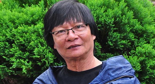 Thầy Đoàn Thạch Biền luôn chia 'thì hiện tại' vì thế hệ tương lai Thay Doan Thach Bien luon chia 'thi hien tai' vi the he tuong lai