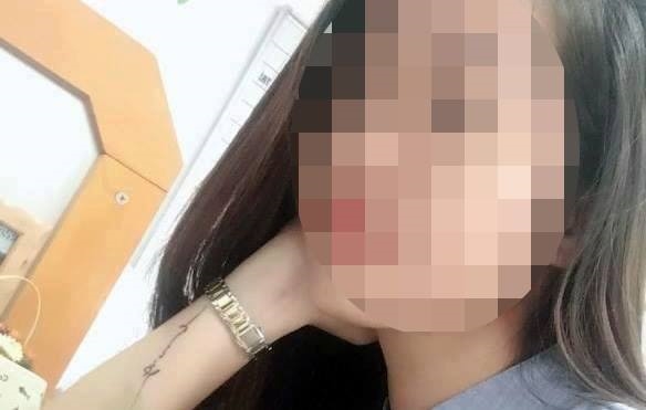 Ôm con bỏ trốn sau trận đòn nhừ tử và đường cùng phải gởi con cho người lạ để đi làm Om con bo tron sau tran don nhu tu va duong cung phai goi con cho nguoi la de di lam
