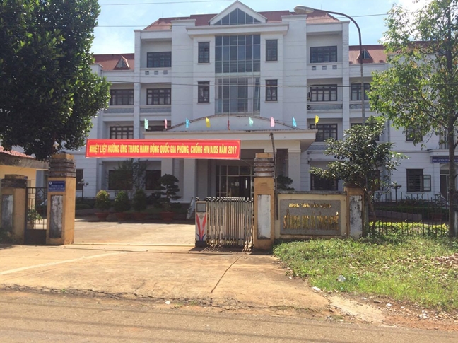 Giám đốc sở bị kỷ luật vì bổ nhiệm hàng chục cán bộ chưa đạt tiêu chuẩn Giam doc so bi ky luat vi bo nhiem hang chuc can bo chua dat tieu chuan