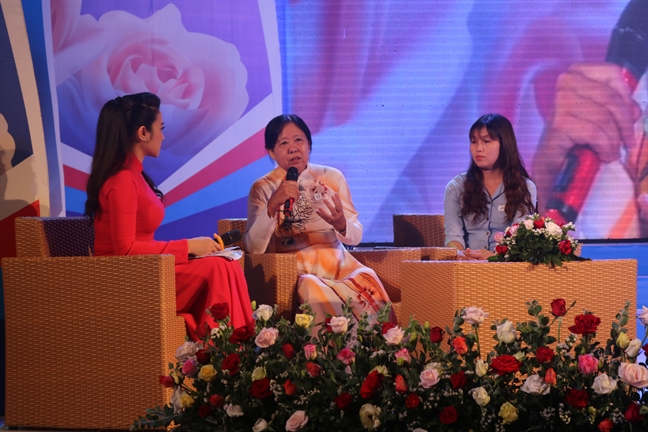Tuyên dương 48 gương 'Người con hiếu thảo' cấp thành phố Tuyen duong 48 guong 'Nguoi con hieu thao' cap thanh pho