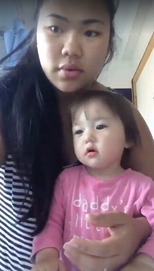 Tranh cãi xung quanh clip mẹ dạy cách 'thông mũi' cho con trên Facebook Tranh cai xung quanh clip me day cach 'thong mui' cho con tren Facebook