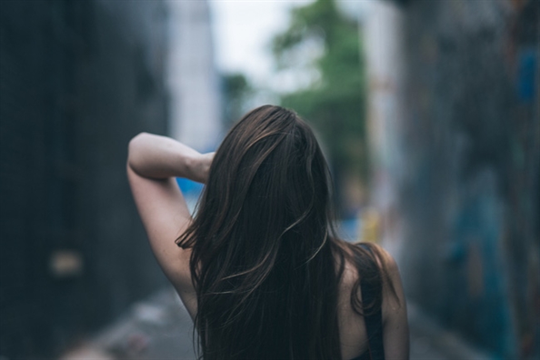 Đi thăm chồng bất ngờ và phát hiện ra sự thật đắng lòng khi nhìn thấy một vật đầy ám ảnh Di tham chong bat ngo va phat hien ra su that dang long khi nhin thay mot vat day am anh