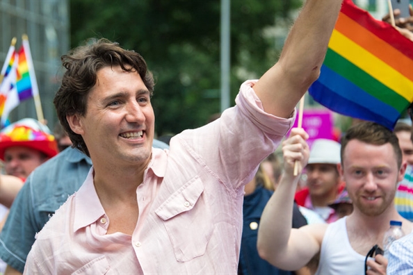 Thủ tướng Trudeau xin lỗi cộng đồng LGBTQ Canada Thu tuong Trudeau xin loi cong dong LGBTQ Canada