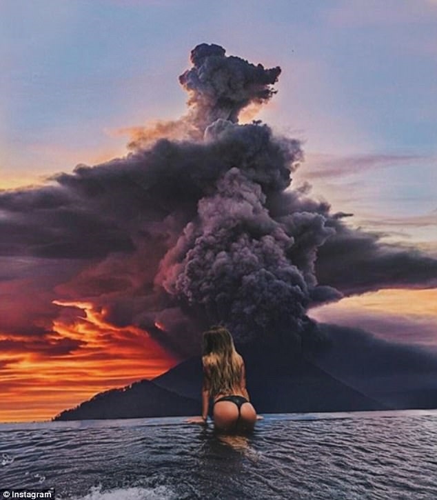 Thảm họa núi lửa ở Bali: Dân bản địa lo sợ, du khách tranh thủ 'selfie' Tham hoa nui lua o Bali: Dan ban dia lo so, du khach tranh thu 'selfie'
