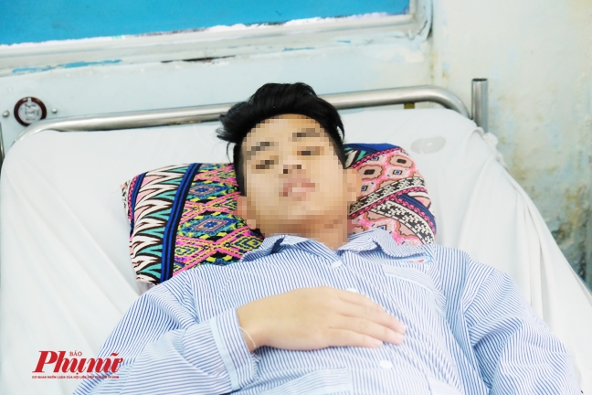 Nam thanh niên ở Sài Gòn chảy máu dạ dày như vòi phun nước Nam thanh nien o Sai Gon chay mau da day nhu voi phun nuoc