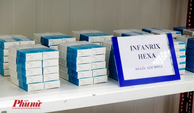Ngày đầu mở cửa, hàng trăm người kéo đến Trung tâm tiêm chủng ở TP.HCM chích ngừa Ngay dau mo cua, hang tram nguoi keo den Trung tam tiem chung o TP.HCM chich ngua