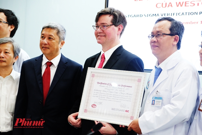 Chỉ vài phòng xét nghiệm tại Mỹ đạt chất lượng như Bệnh viện Chợ Rẫy Chi vai phong xet nghiem tai My dat chat luong nhu Benh vien Cho Ray