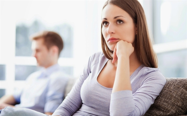 Áp lực tiền bạc biến chúng tôi thành những người 'câm' Ap luc tien bac bien chung toi thanh nhung nguoi 'cam'