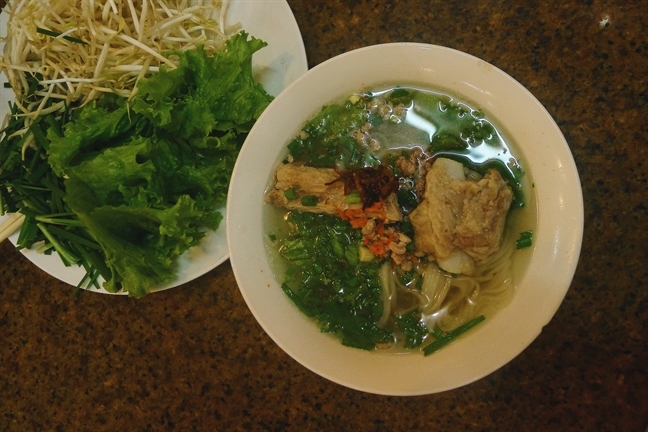 18 công nhân nhập viện lúc nửa đêm vì ăn hủ tiếu kèm rau sống 18 cong nhan nhap vien luc nua dem vi an hu tieu kem rau song