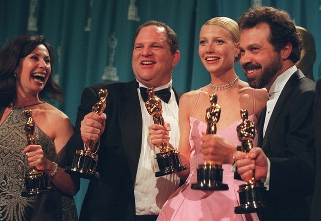 Vụ bê bối tình dục giữa Harvey Weinstein và sao nữ Hollywood được làm thành phim tài liệu Vu be boi tinh duc giua Harvey Weinstein va sao nu Hollywood duoc lam thanh phim tai lieu