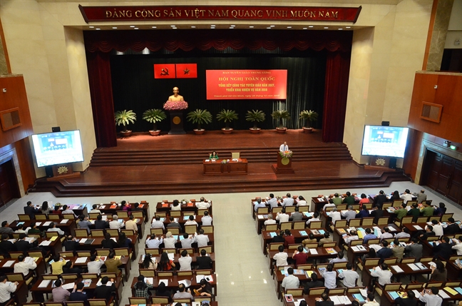 Bí thư Nguyễn Thiện Nhân: Công tác tuyên giáo thành phố phải 'đi trước một bước' Bi thu Nguyen Thien Nhan: Cong tac tuyen giao thanh pho phai 'di truoc mot buoc'