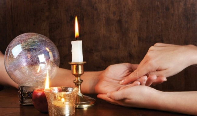 Mất ngủ khi thầy bói nói chồng tôi sắp... qua đời! Mat ngu khi thay boi noi chong toi sap... qua doi!