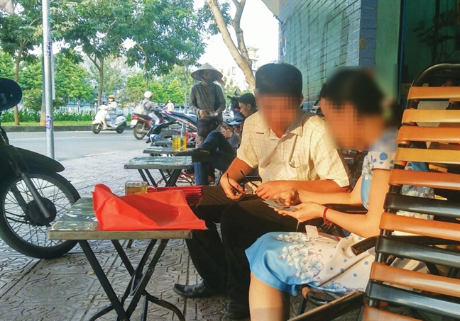 Chợ đen nhộn nhịp đổi tiền mới lì xì tết Cho den nhon nhip doi tien moi li xi tet