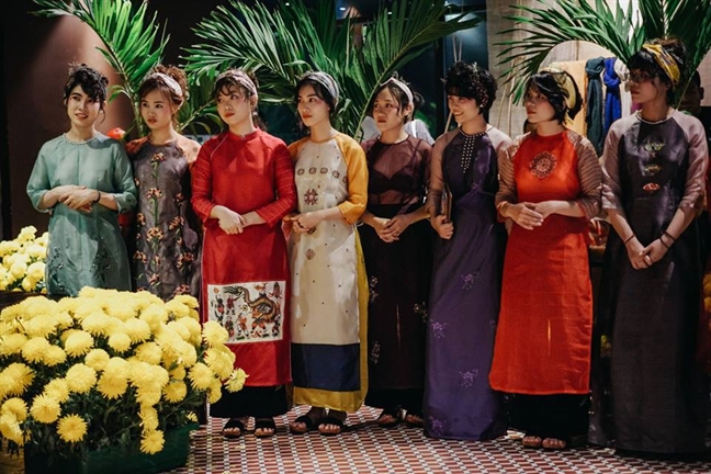 Sắm áo dài đón Tết Sam ao dai don Tet
