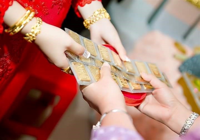 Cô dâu phát sốt khi biết chồng vay nóng sắm vàng để nhà trai ra vẻ khá giả Co dau phat sot khi biet chong vay nong sam vang de nha trai ra ve kha gia