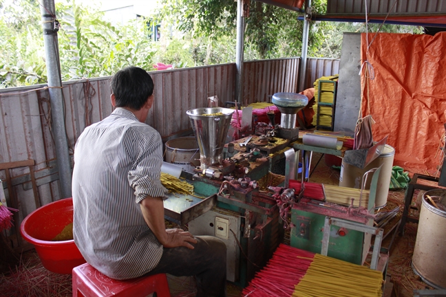 Cận cảnh làng nghề nhang lâu đời nhất ở Sài Gòn những ngày giáp tết Can canh lang nghe nhang lau doi nhat o Sai Gon nhung ngay giap tet