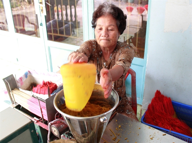 Cận cảnh làng nghề nhang lâu đời nhất ở Sài Gòn những ngày giáp tết Can canh lang nghe nhang lau doi nhat o Sai Gon nhung ngay giap tet