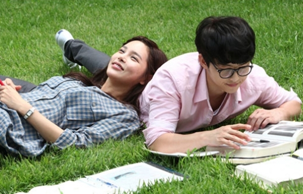 Khi nghèo khó sẵn lòng quạt cả đêm cho vợ ngủ, nhưng lúc giàu lại vội vã chạy theo tình trẻ Khi ngheo kho san long quat ca dem cho vo ngu, nhung luc giau lai voi va chay theo tinh tre