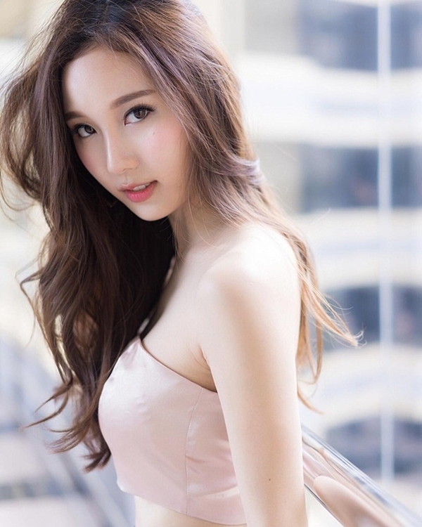 Khi nghèo khó sẵn lòng quạt cả đêm cho vợ ngủ, nhưng lúc giàu lại vội vã chạy theo tình trẻ Khi ngheo kho san long quat ca dem cho vo ngu, nhung luc giau lai voi va chay theo tinh tre