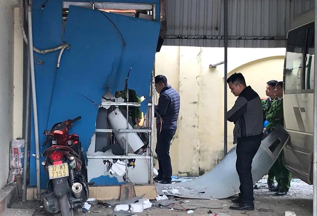 Lời khai của hai anh em họ đem mìn đi nổ trụ ATM kiếm tiền trả nợ Loi khai cua hai anh em ho dem min di no tru ATM kiem tien tra no