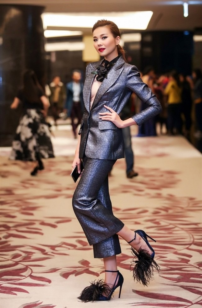 Sao Việt chuộng mốt suit không nội y gợi cảm vẫn cá tính Sao Viet chuong mot suit khong noi y goi cam van ca tinh