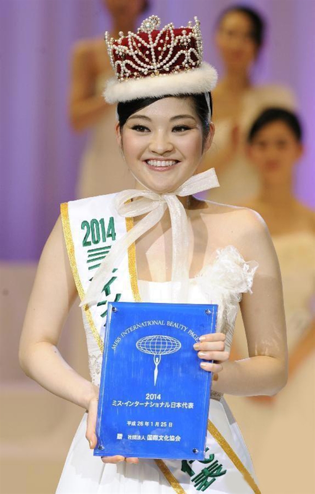 Những hoa hậu vừa đăng quang khiến công chúng hoảng hồn về nhan sắc Nhung hoa hau vua dang quang khien cong chung hoang hon ve nhan sac